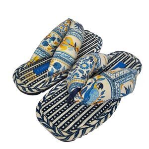 NEW Farm Rio Puffy Flip Flops Womens Size 5 Blue Cream Tropical Print